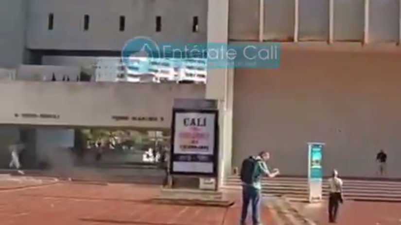 Entérate_Cali_-_El_Centro_Administrativo_Municipal_de_Cali_(CAM)_también_sufrió_afect...